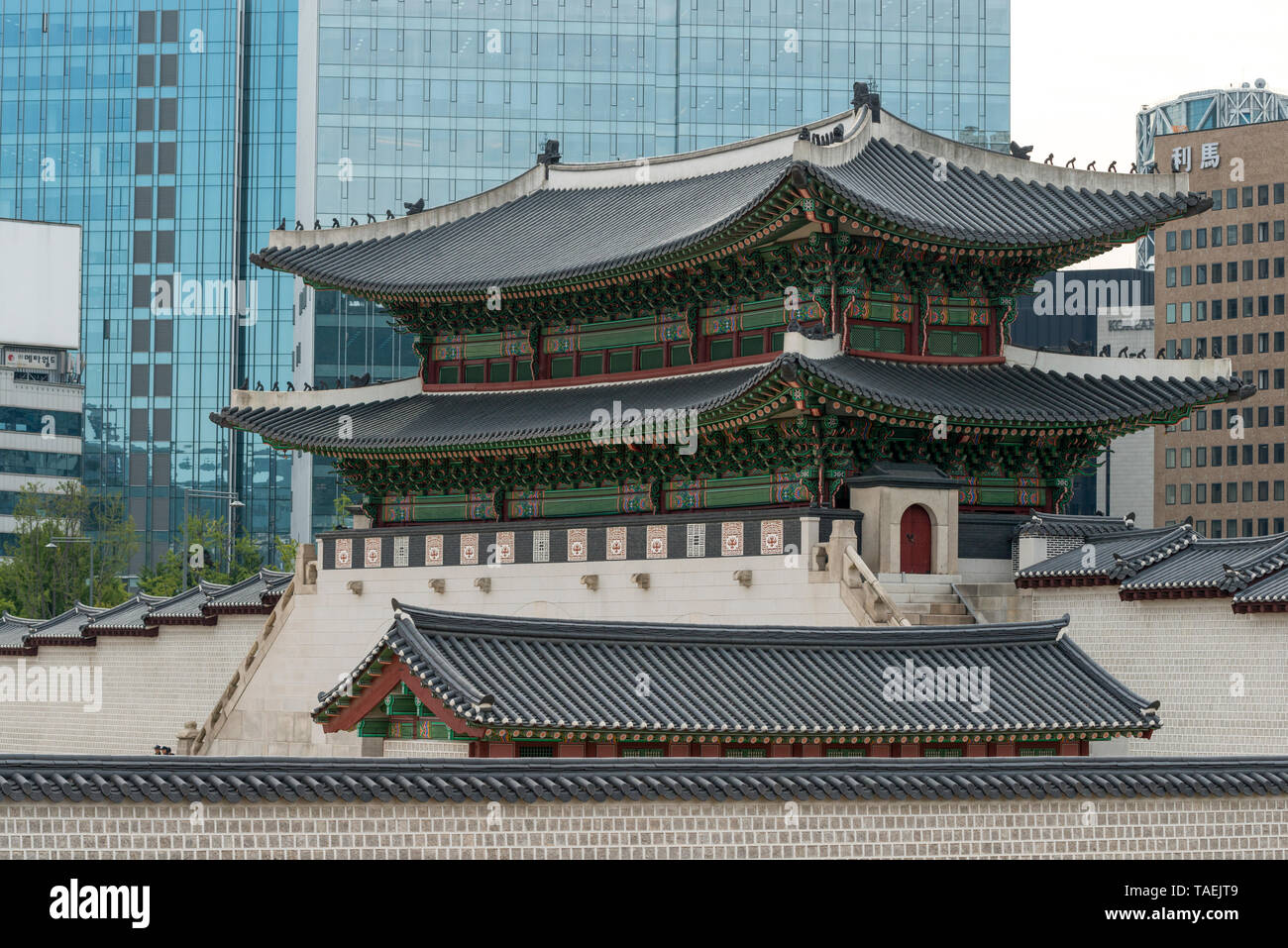 Traditional building with modern skyscrapers in background, Seoul