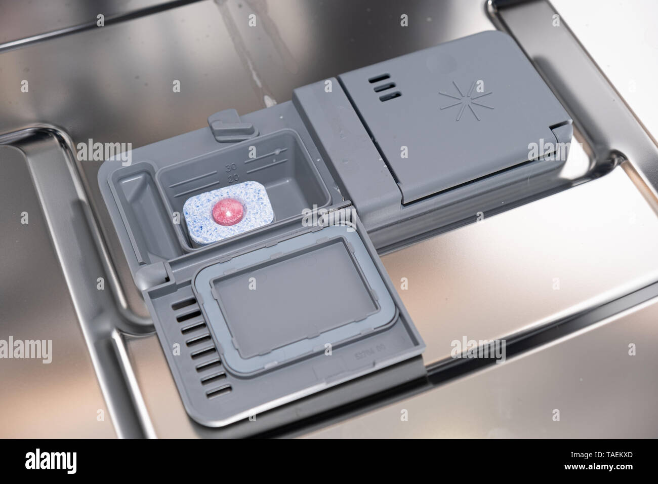 Dishwasher with tab. tablet receiver with tab. preparation for washing