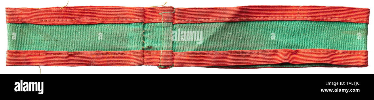 A cuff title "Anhalt" of the RAD Grünes Band mit weiß gewebter, lateinischer Aufschrift und aufgenähten, roten Randstreifen. Getragen und auf 35 cm Länge konfektioniert. Noch vor der Machtergreifung wurde erstmals in einem Bundesstaat ein staatlicher Freiwilliger Arbeitsdienst eingeführt. Zur Uniform gehörte dieses in den Landesfarben rot-grün-weiß gehaltene Band. Nach der Übernahme in den Reichsarbeitsdienst wurde es ab 1935 als offizielles Traditionsband weitergetragen. Trageberechtigt waren alle Führer des Arbeitsgaus XIII (Magdeburg-Anhalt) u, Additional-Rights-Clearance-Info-Not-Available Stock Photo