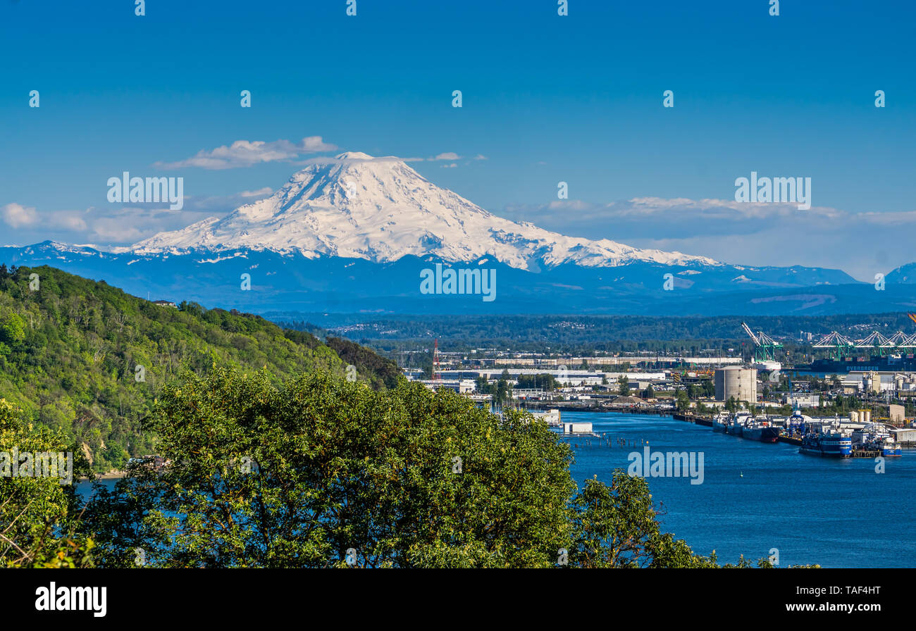 Mount Rainier Over Tacoma High Resolution Stock Photography and Images ...