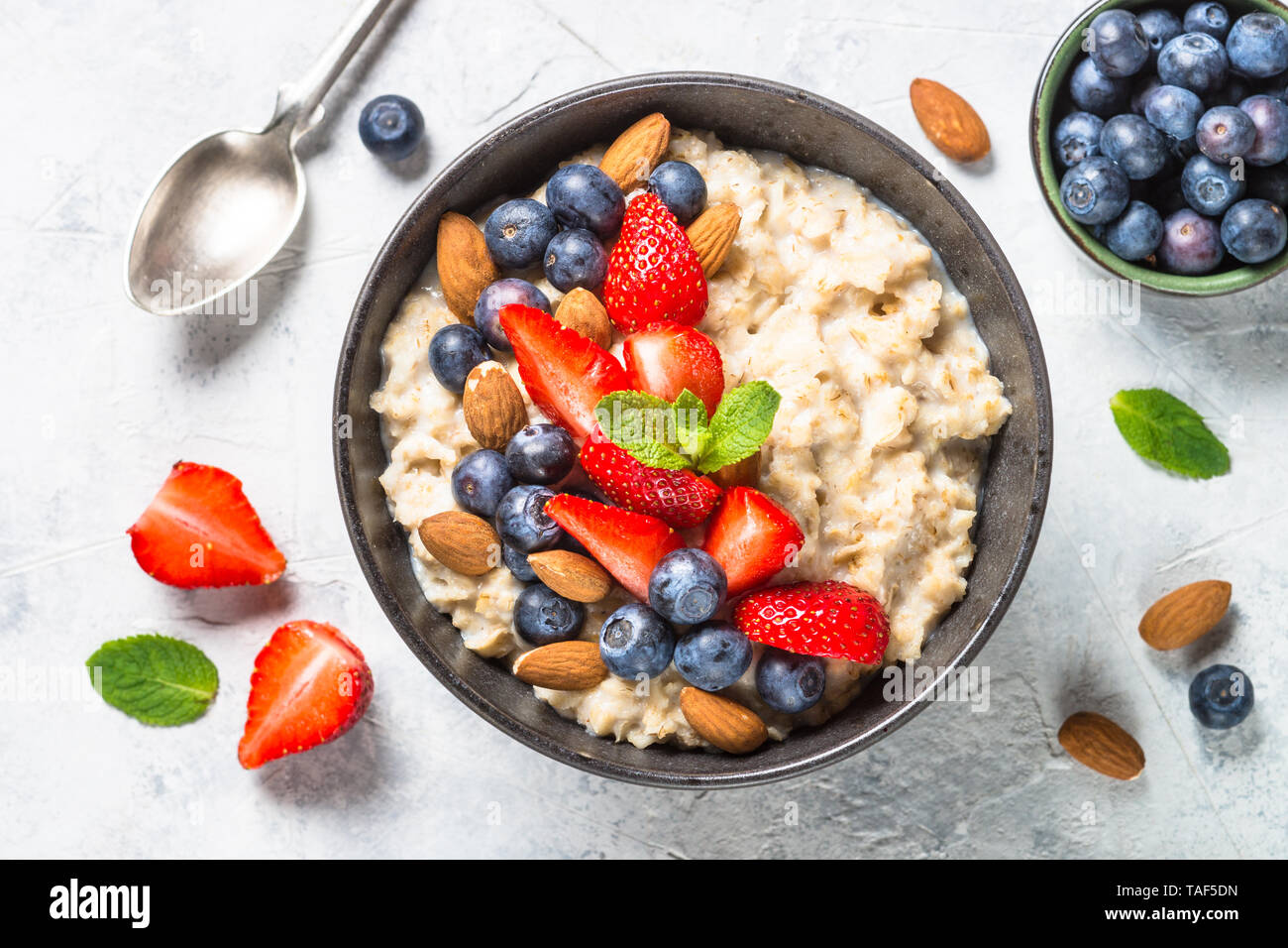 Oatmeal/Cereal With Berries