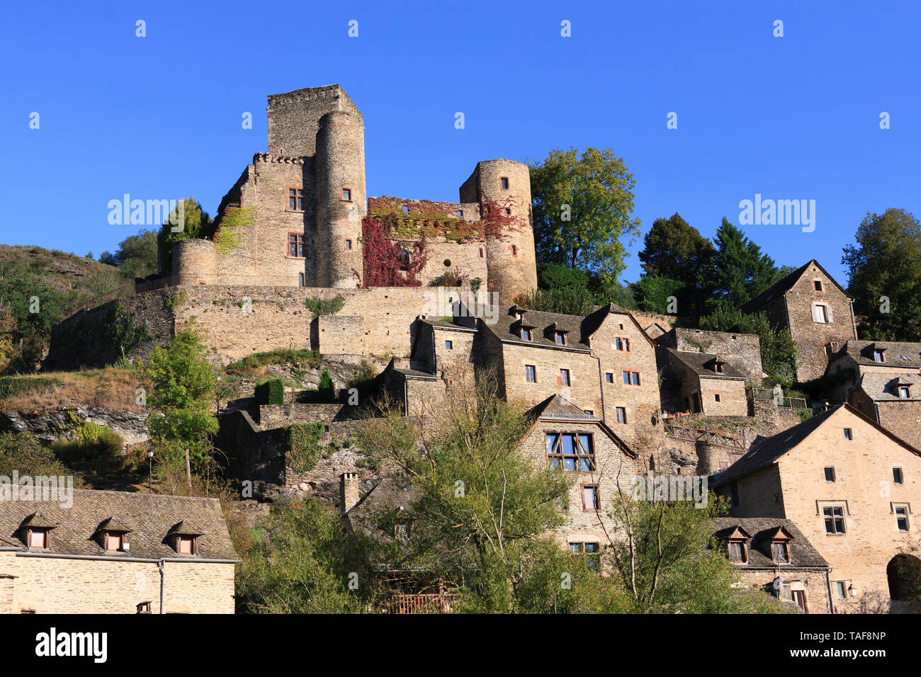 village and the castle (Château de Belcastel) are situated on the Aveyron River, Belcastel, Aveyron, France Stock Photo