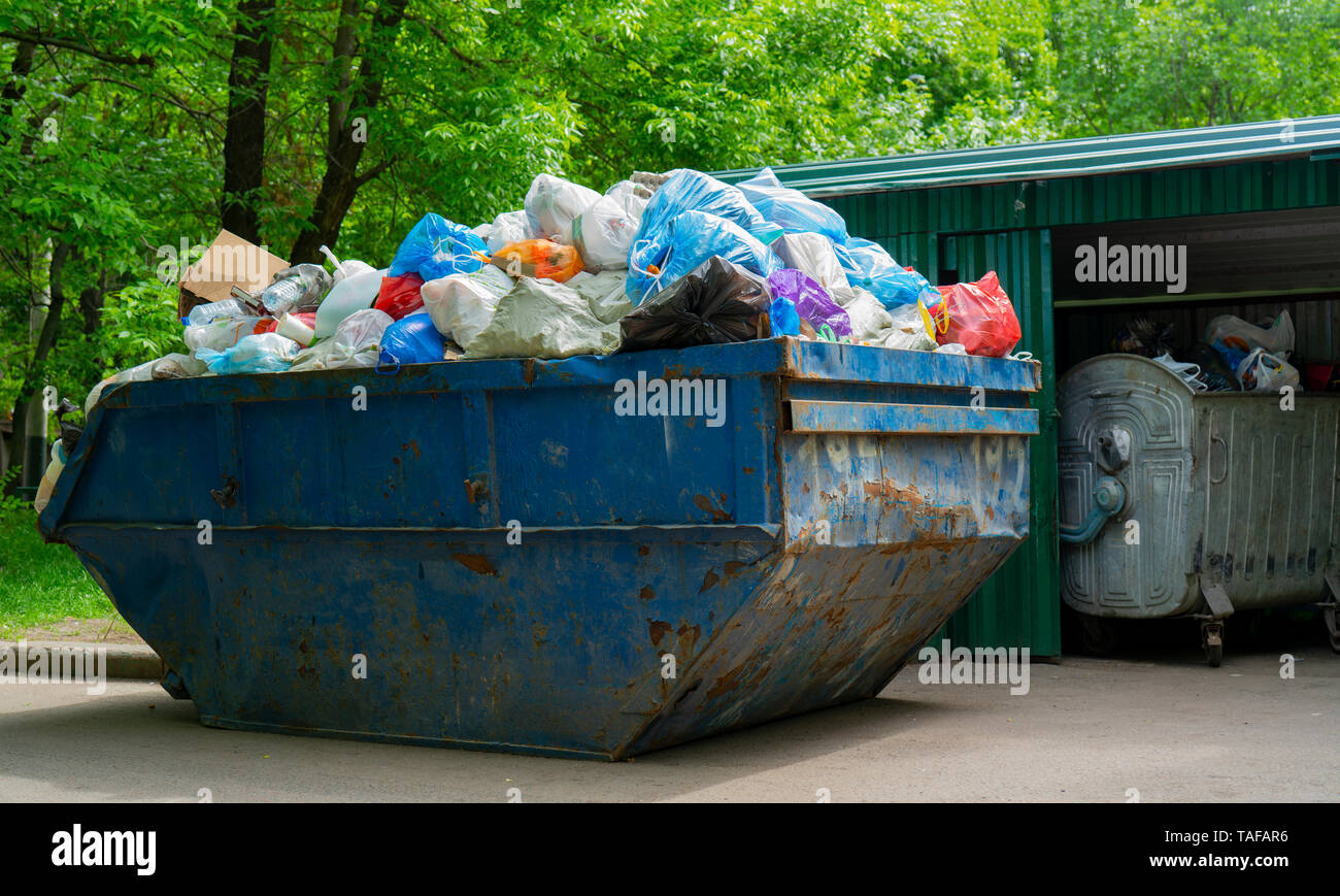https://c8.alamy.com/comp/TAFAR6/the-container-for-collecting-garbage-plastic-bags-for-garbage-in-the-container-TAFAR6.jpg