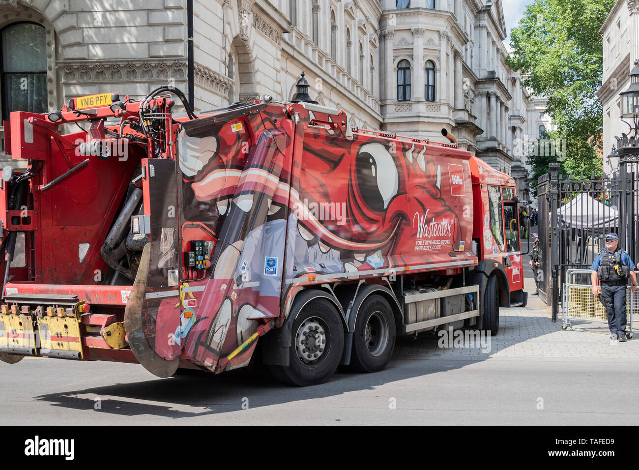 Just after her announcement the 'waste eater' arrives at Downing Street - Prime minister Theresa May announces that she will resign in June, outside number 10 Downing Street. Stock Photo