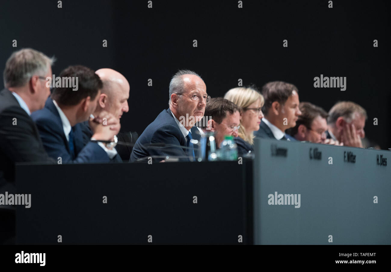 Berlin, Deutschland. 14th May, 2019. Hans Dieter POETSCH (M/Chairman of the Supervisory Board of Volkswagen Aktiengesellschaft) Volkswagen AG - Annual General Meeting in the CityCube in Berlin, Germany on 14.05.2019. | Usage worldwide Credit: dpa/Alamy Live News Stock Photo