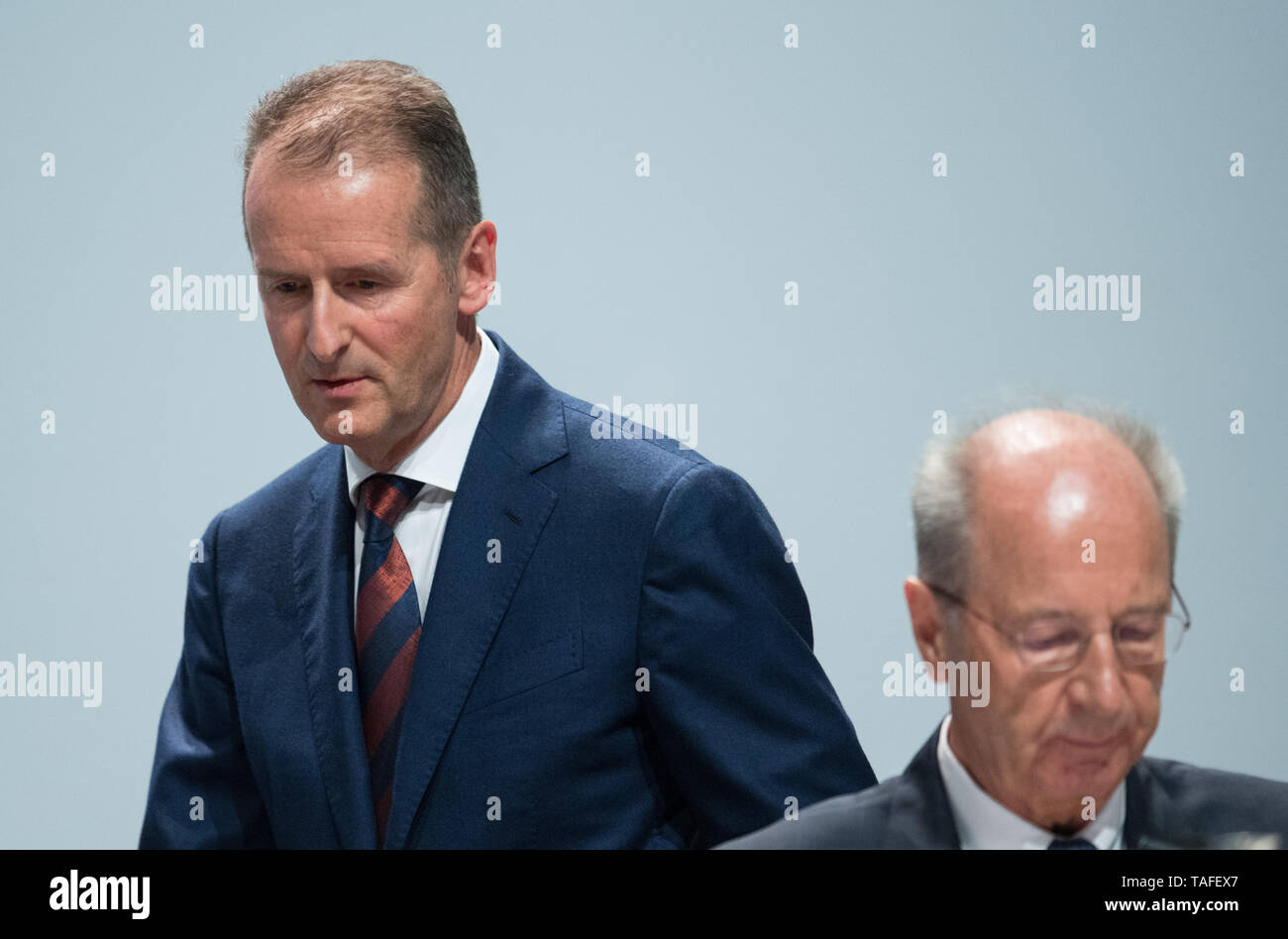 Berlin, Deutschland. 14th May, 2019. Dr. Herbert DIESS (Chairman of the Management Board of Volkswagen AG and Chairman of the Brand Management Board Volkswagen Passenger Cars) and Hans Dieter POETSCH (r/Chairman of the Supervisory Board of Volkswagen Aktiengesellschaft) Volkswagen AG - Annual General Meeting in the CityCube in Berlin, Germany on 14.05.2019. | Usage worldwide Credit: dpa/Alamy Live News Stock Photo