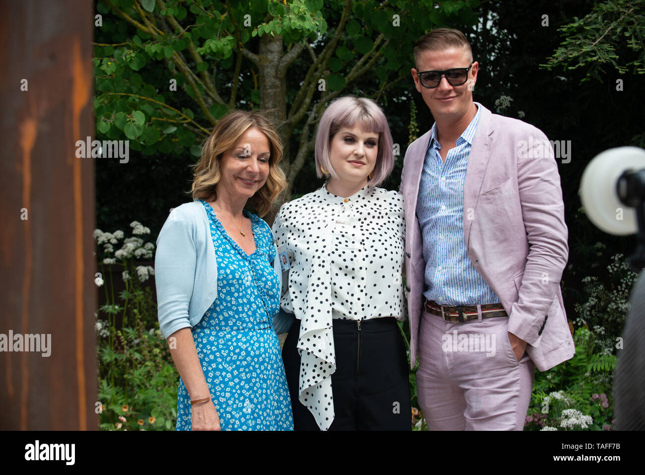 London, UK. 24th May, 2017. Jo Thompson, Kelly Osborne, and Fat Tony Photographed on the Wedgwood Garden designed by Jo Thompson Credit: Jonathan Ward/Alamy Live News Stock Photo