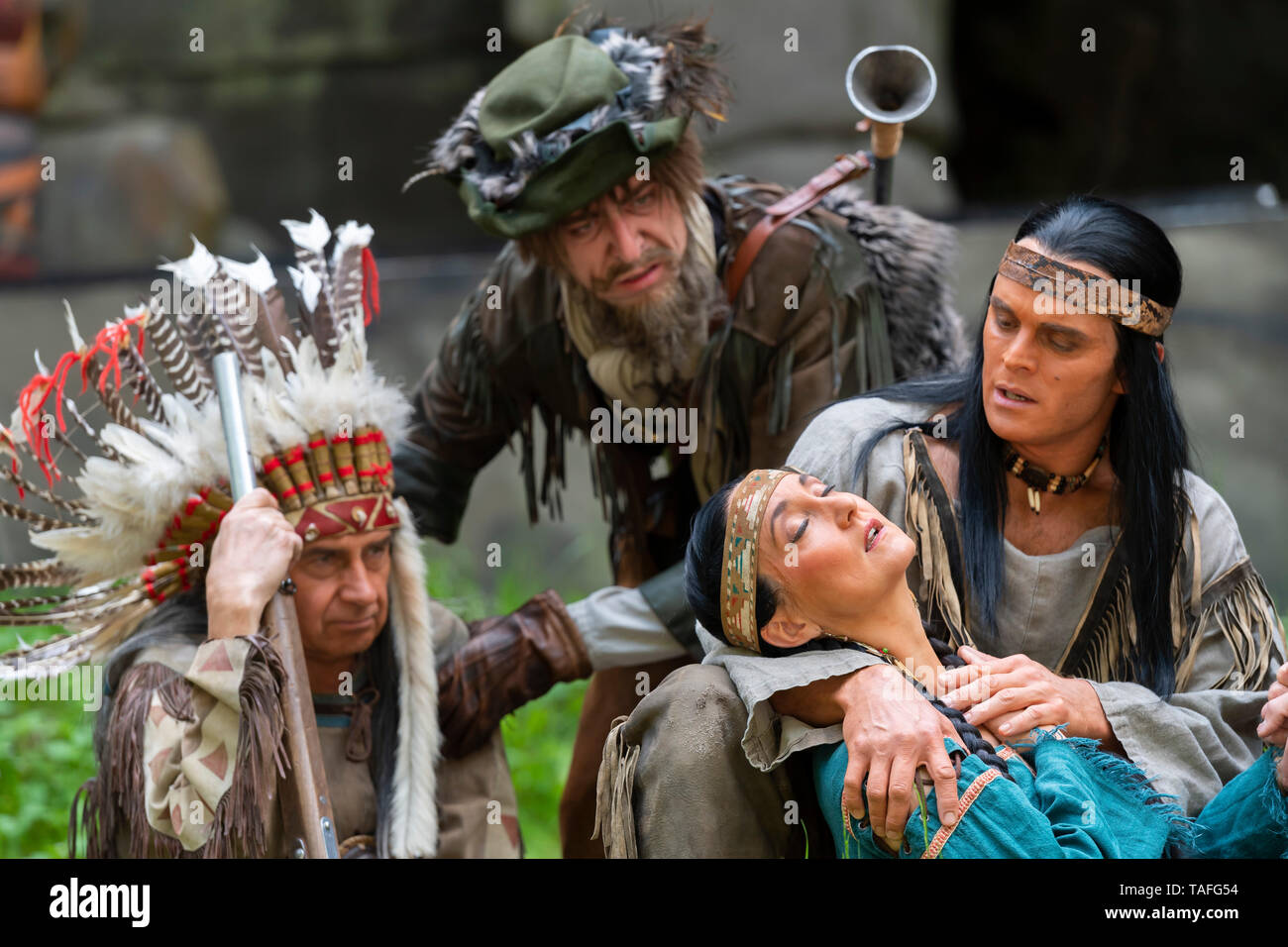 Rathen, Germany. 24th May, 2019. Olaf Hoerbe (l-r) as Intschu-tschuna, Grian Duesberg as Sam Hawkins, Julia Vince as Nscho-tschi and Michael Berndt-Canana as Winnetou play during the main dress rehearsal of 'Winnetou I' on the Felsenbühne Rathen in a production of the Landesbühnen Sachsen. The play after Karl May will be on the programme of the open air stage in Saxon Switzerland from 25 May. Credit: Matthias Rietschel/dpa-Zentralbild/dpa/Alamy Live News Stock Photo