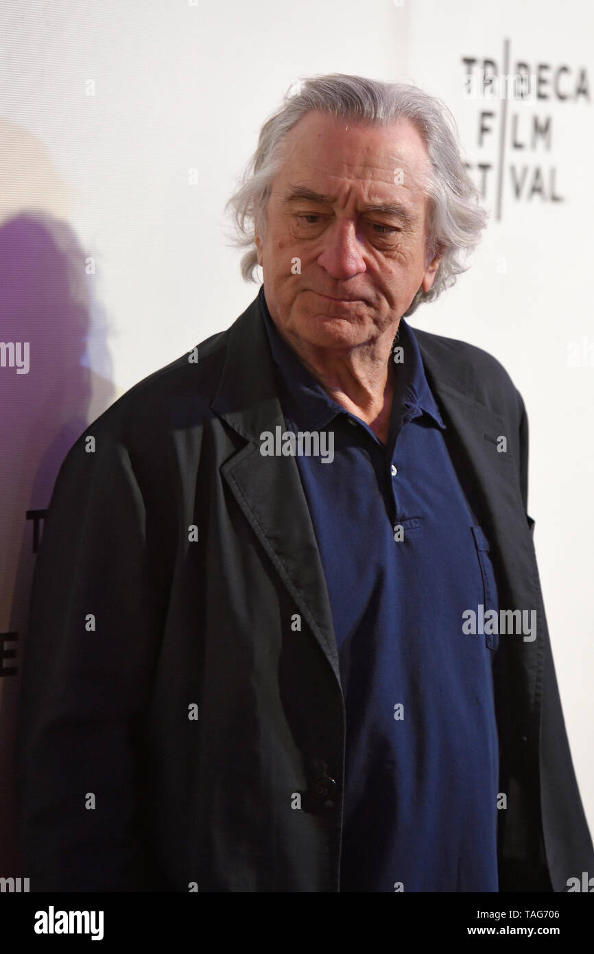 New york ny may 03 robert de niro attends the it takes a lunatic