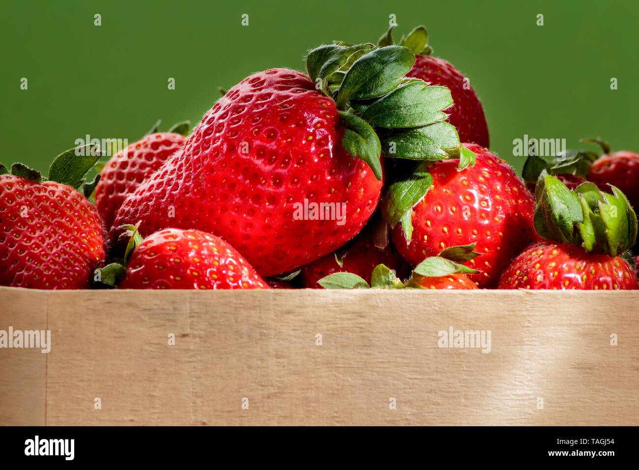 Strawberries in box on green hi-res stock photography and images - Alamy