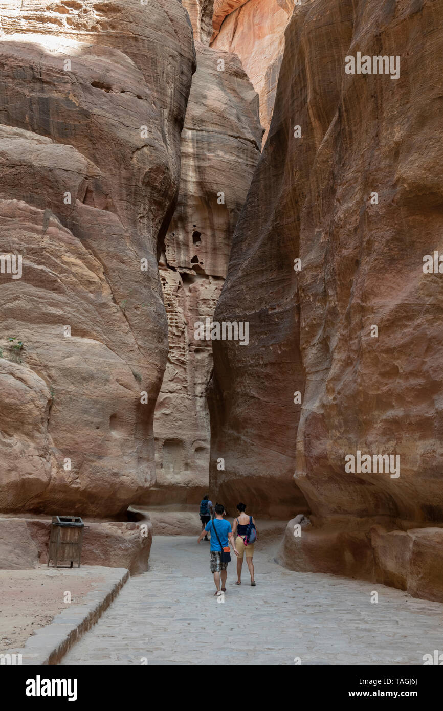 Jordan, Petra (UNESCO) The Siq. 1.2 km long natural  gorge and entry into ancient Nabataean kingdom. Stock Photo
