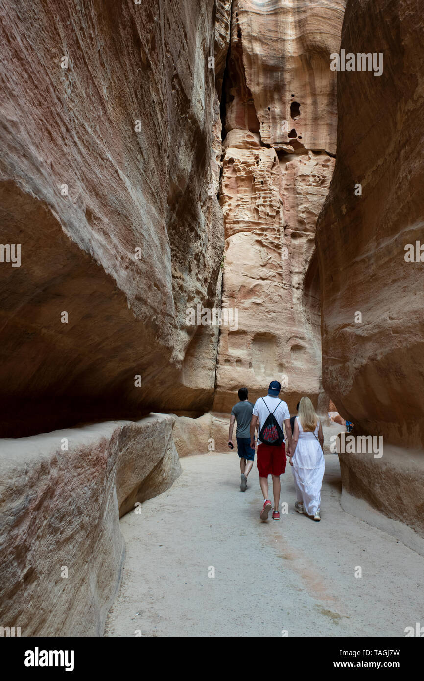 Jordan, Petra (UNESCO) The Siq. 1.2 km long natural  gorge and entry into ancient Nabataean kingdom. Stock Photo