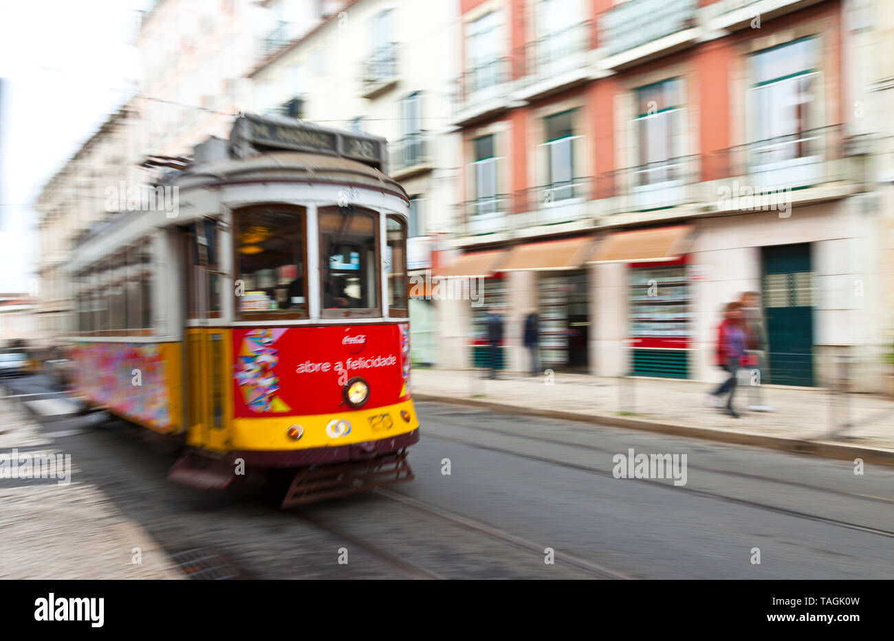 Tranvía. Barrio Chiado. Ciudad de Lisboa, Portugal, Península Ibérica, Europa Stock Photo