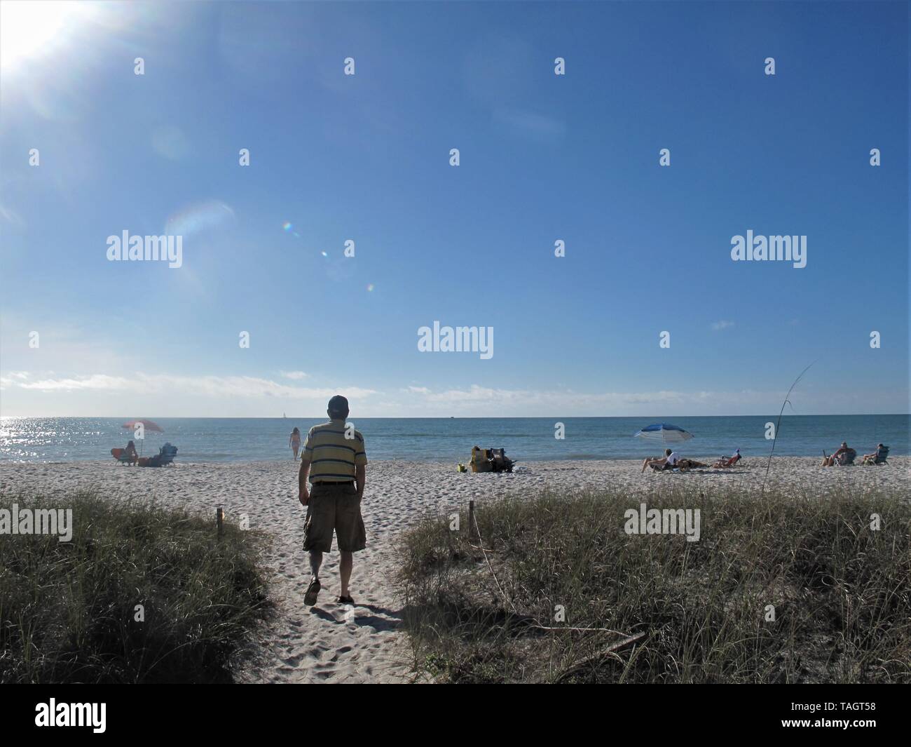 Senior man walking trail hi-res stock photography and images - Alamy