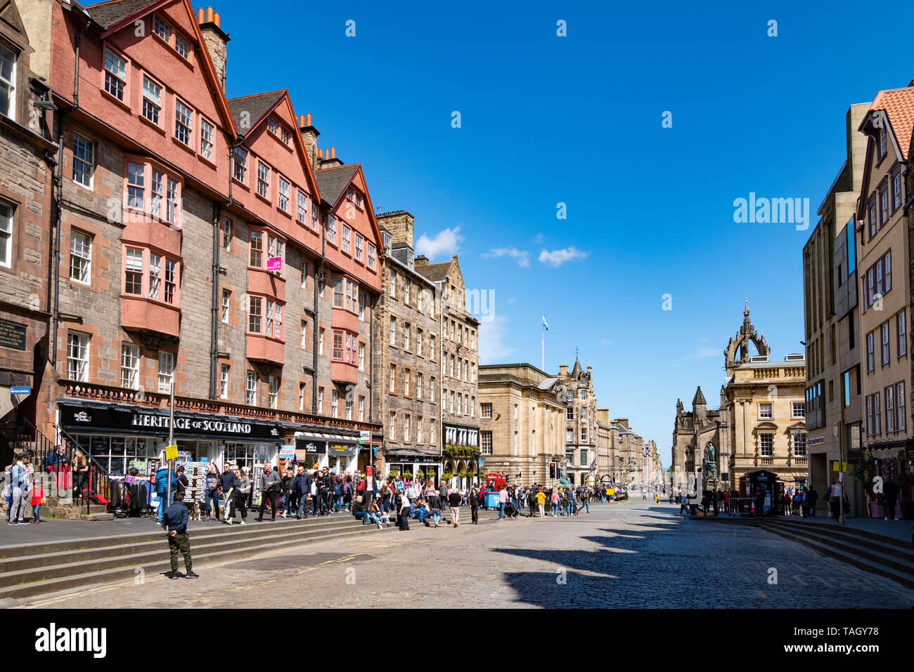 View of the Royal Mile at Lawnmarket in Edinburgh Old Town, Scotland, UK Stock Photo