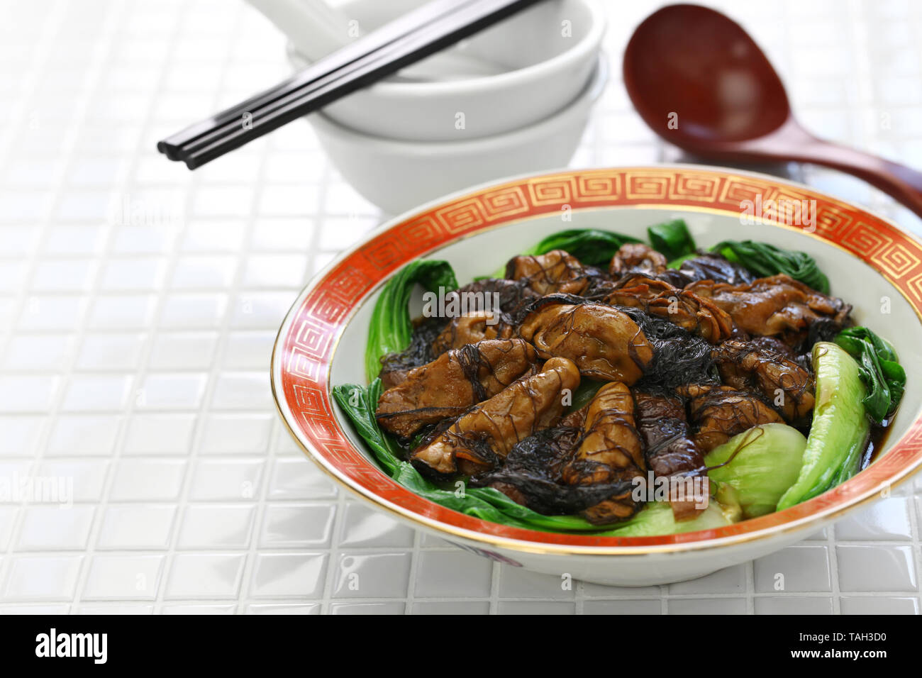 braised dried oysters with black moss (ho see fat choy ) , traditional