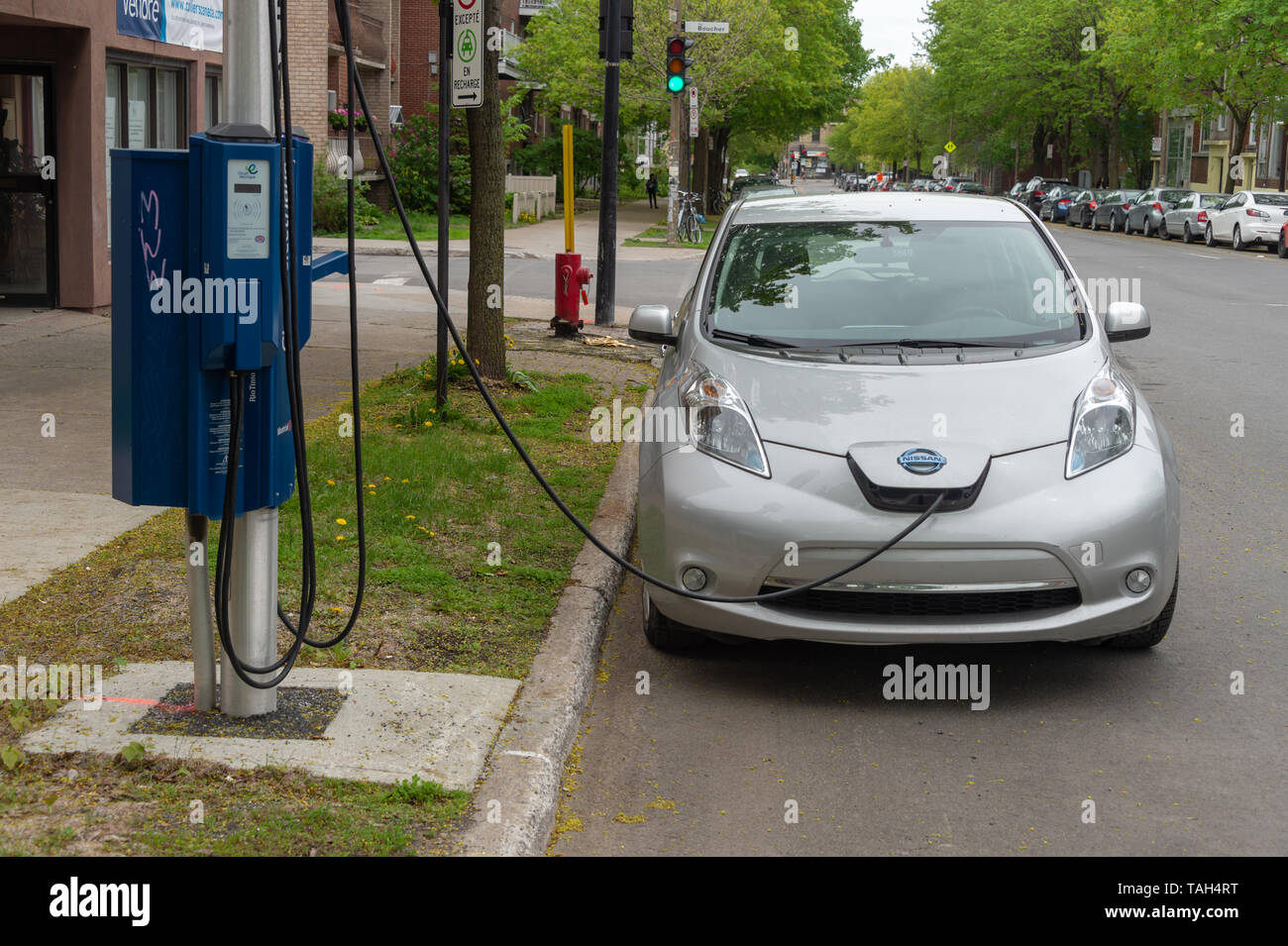 street-ev-charging-hi-res-stock-photography-and-images-alamy