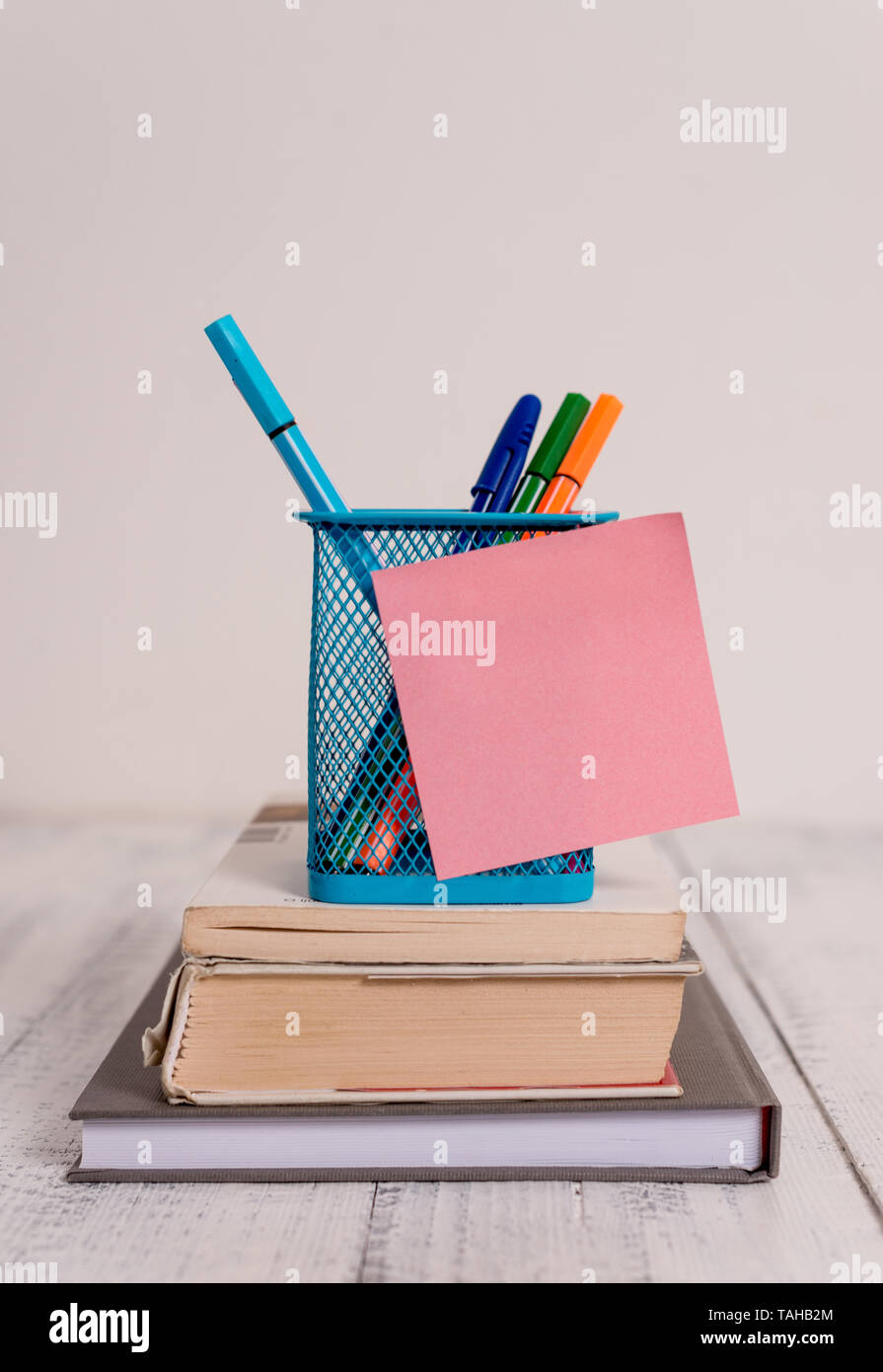 Science magazines stack hi-res stock photography and images - Alamy
