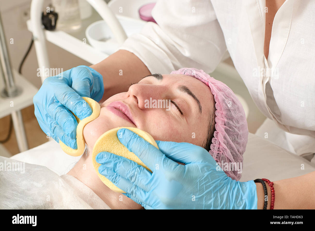 Skin moisturizing hi-res stock photography and images - Alamy