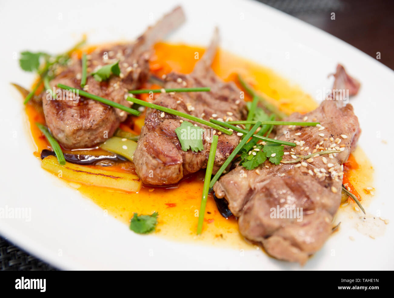 Rack of lamb on restaurant table Stock Photo - Alamy