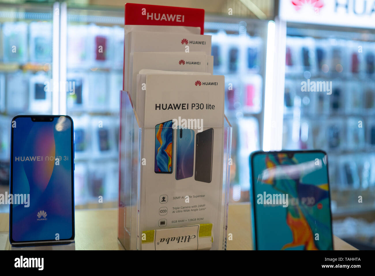 A Huawei mobile phone outlet within a Philippine shopping mall advertisng  the P30 lite & nova 3i.Huawei are considered as one of the top selling  mobil Stock Photo - Alamy