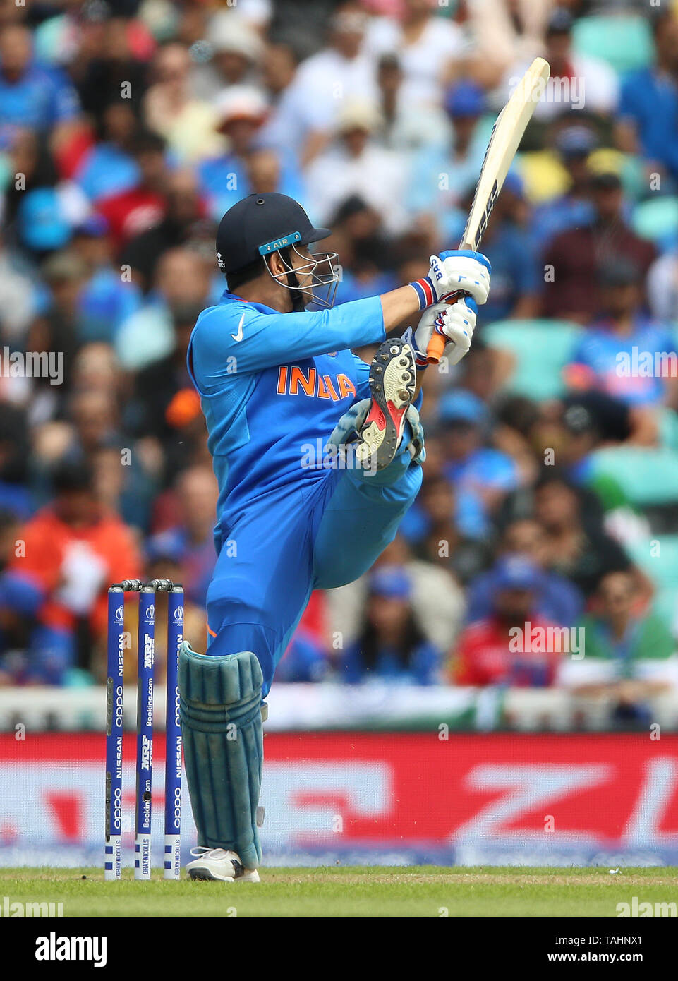 Ms dhoni wicket keeper hi-res stock photography and images - Alamy