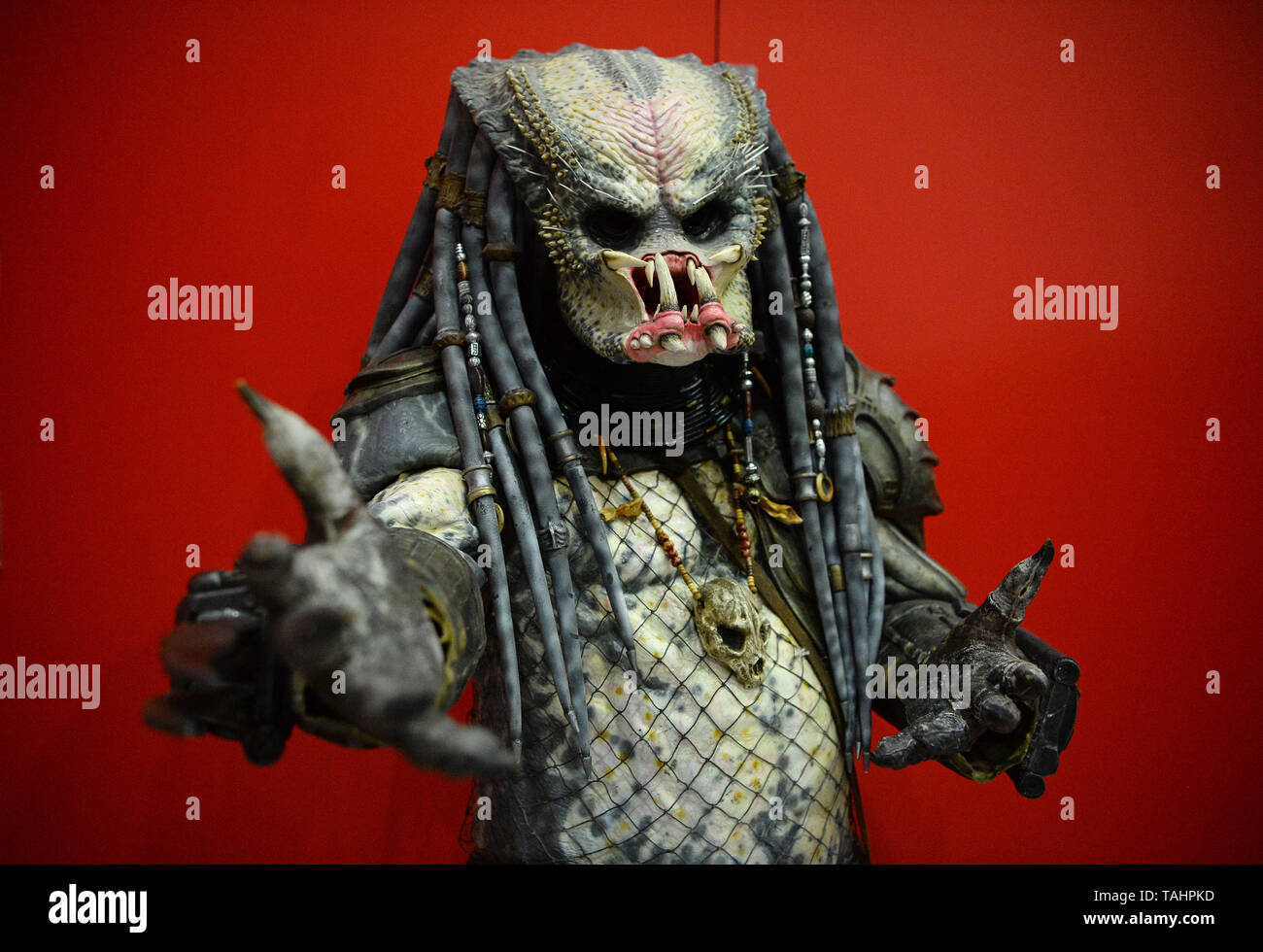 Alien vs predator editorial stock photo. Image of museum - 113449258