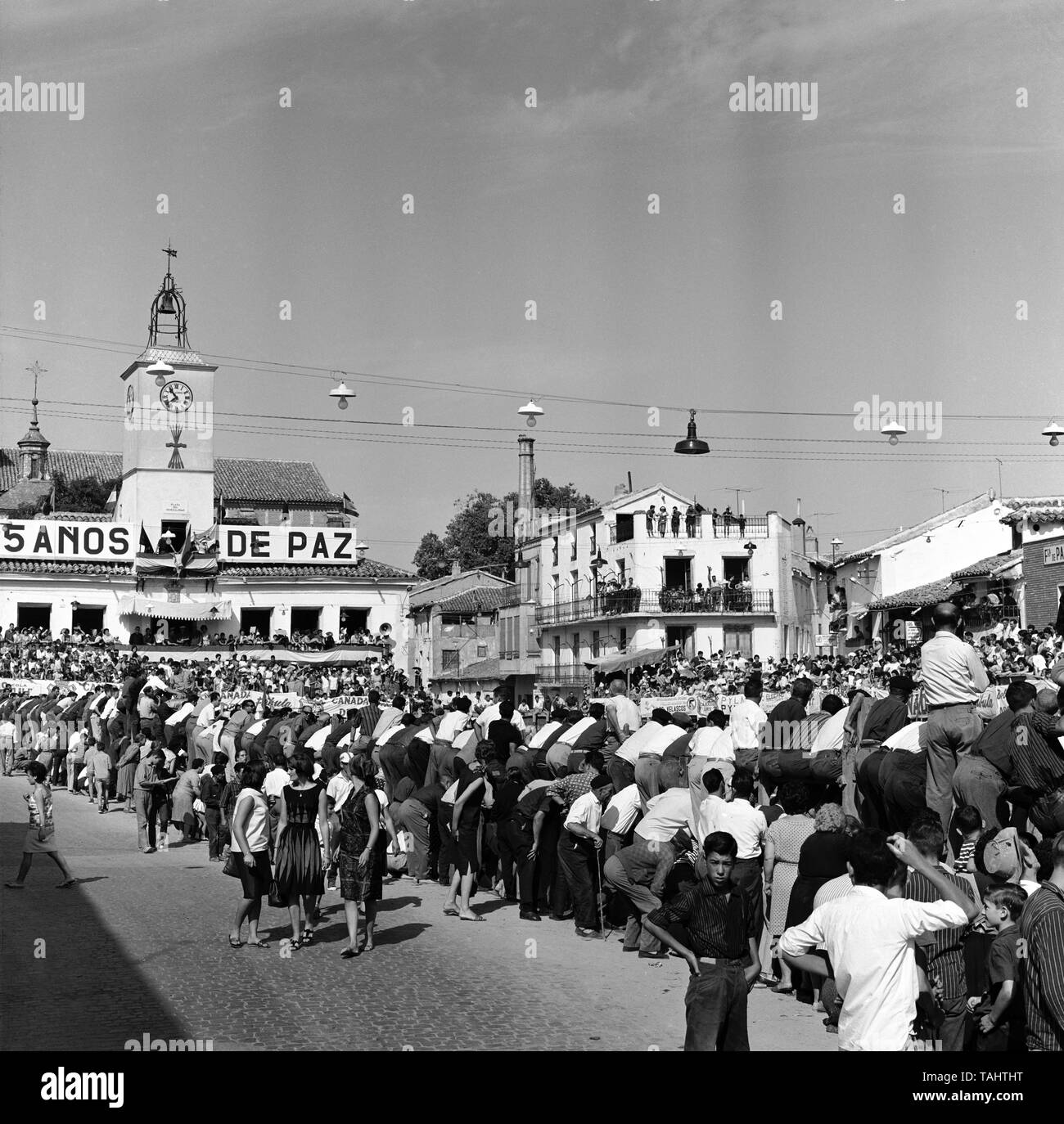 ENCIERRO EN ARGANDA DEL REY- ESPECTADORES ALREDEDOR DE LA PLAZA - 1964 ...
