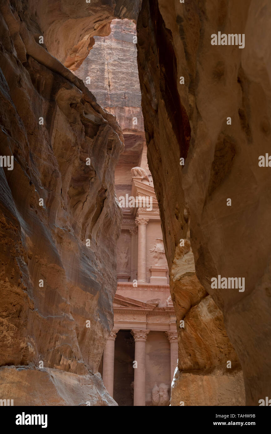 Jordan, Petra (UNESCO)  View of The Treasury from The Siq. 1.2 km long natural  gorge and entry into ancient Nabataean kingdom. Stock Photo