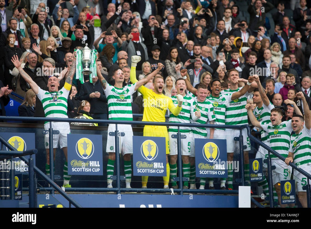 Celtic's Scott Brown (left) and Mikael Lustig celebrate with the trophy after the William Hill Scottish Cup Final at Hampden Park, Glasgow. Stock Photo