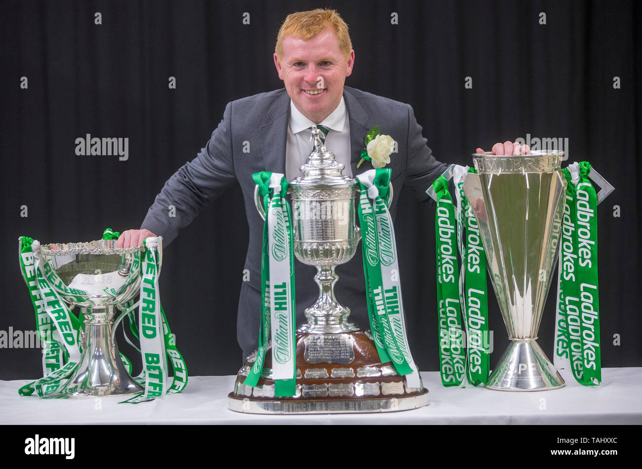 Celtic's manager Neil Lennon (right) celebrates with the trophy for winning  the Treble Treble during the William Hill Scottish Cup Final at Hampden  Park, Glasgow Stock Photo - Alamy