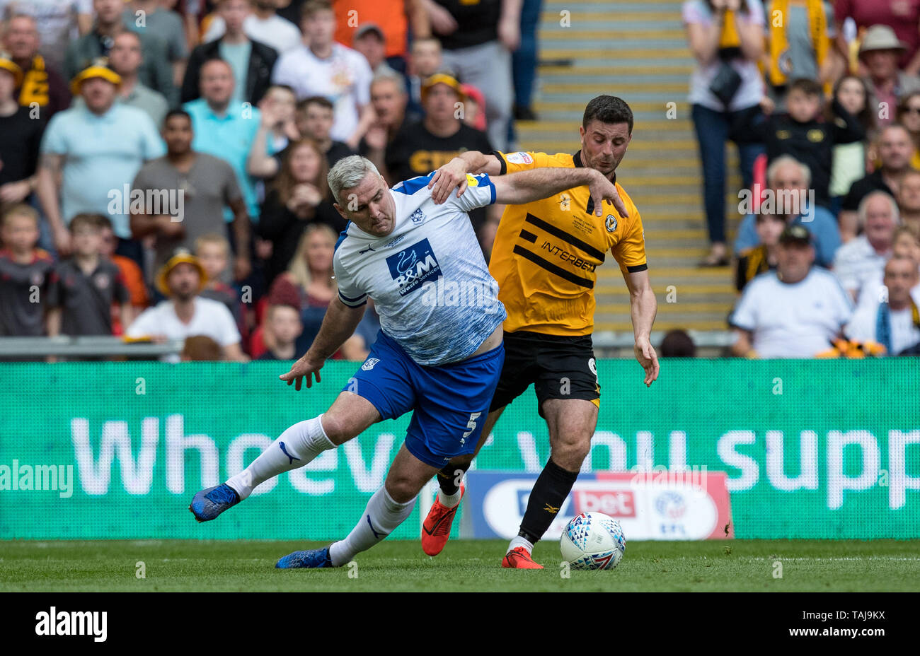 London, UK. 25th May, 2019. P‡draig Amond of Newport County & Steve McNulty of Tranmere Rovers during the Sky Bet League 2 Play-Off FINAL match between Newport County and Tranmere Rovers at Wembley Stadium, London, England on 25 May 2019. Photo by Andy Rowland. Credit: PRiME Media Images/Alamy Live News Stock Photo