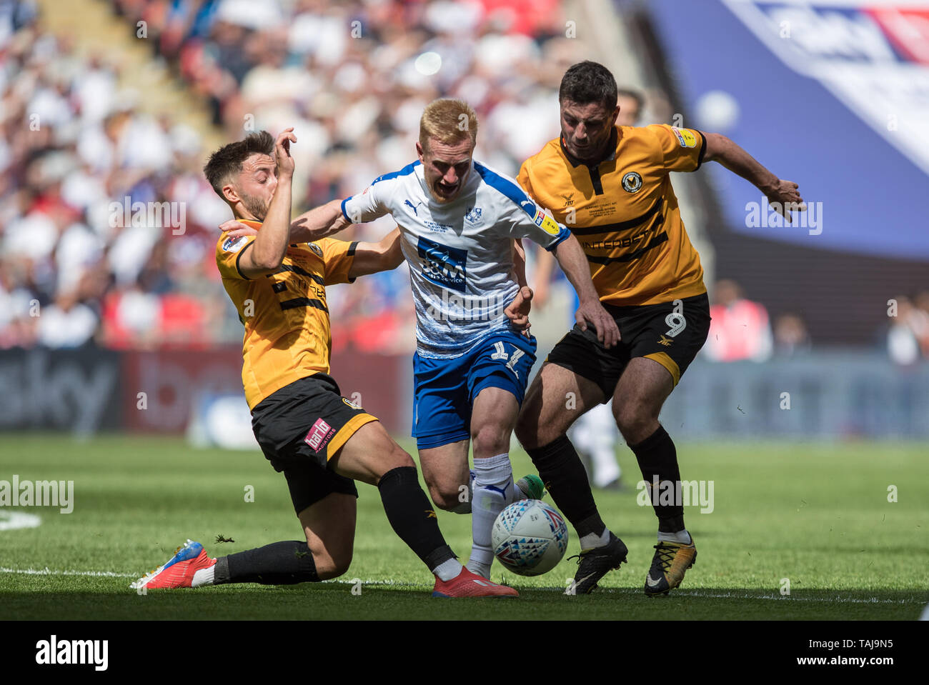 London, UK. 25th May, 2019. David Perkins of Tranmere Rovers between P‡draig Amond (right) & Josh Sheehan of Newport County during the Sky Bet League 2 Play-Off FINAL match between Newport County and Tranmere Rovers at Wembley Stadium, London, England on 25 May 2019. Photo by Andy Rowland. Credit: PRiME Media Images/Alamy Live News Stock Photo