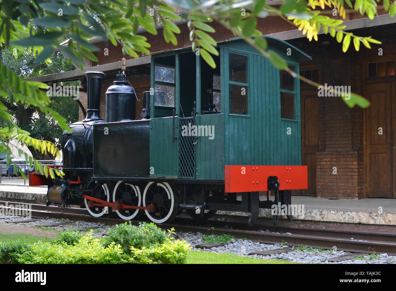 PETROPOLIS, RIO DE JANEIRO, BRAZIL: MAI 25 2019: old locomotive in the old station in Petroplolis, Nogueira Stock Photo