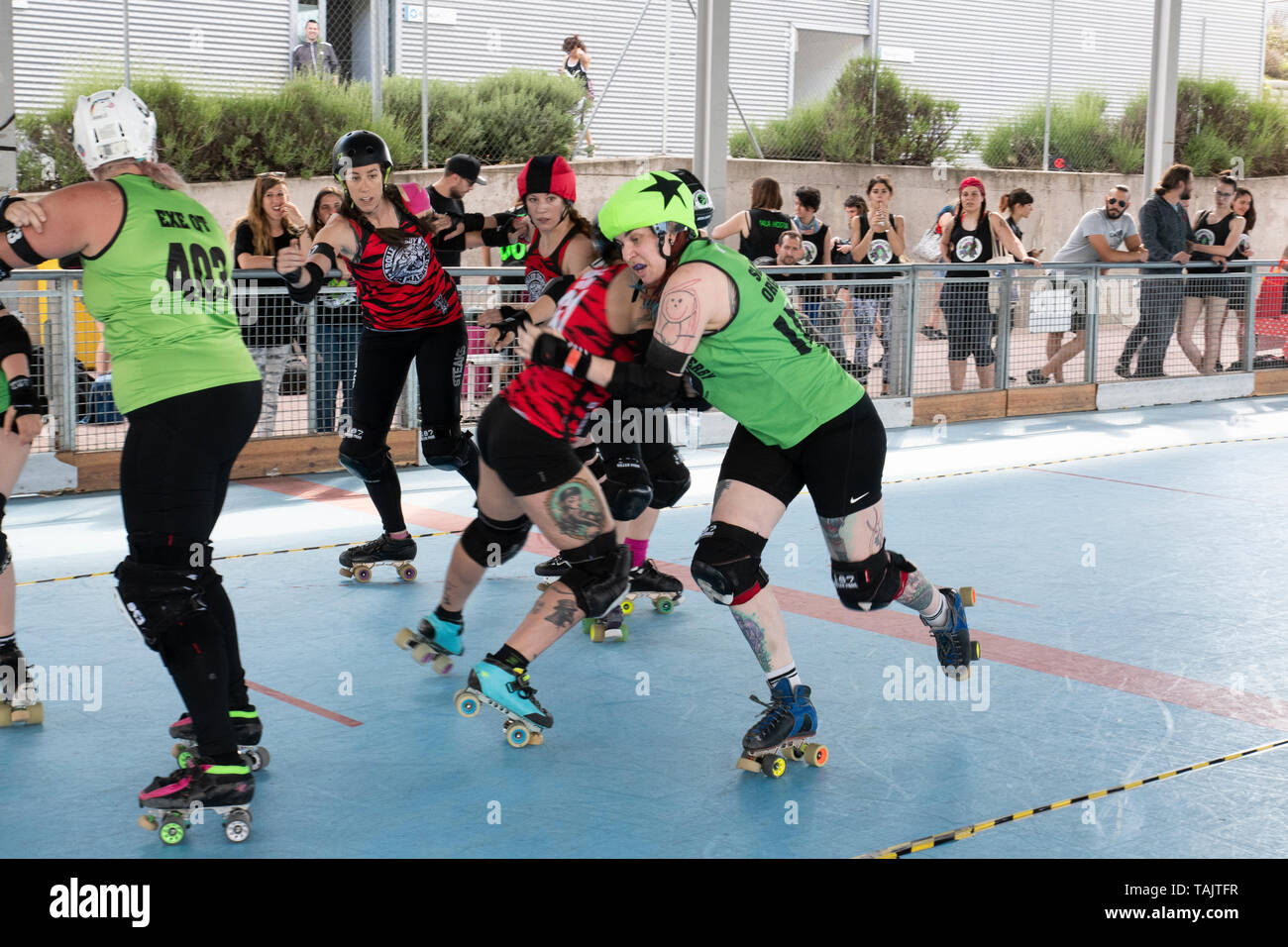 Madrid, Spain. 25th May, 2019. Jammer of Gothenburg Roller Derby trying to  pass the defensive wall of Roller Derby Madrid A Stock Photo - Alamy