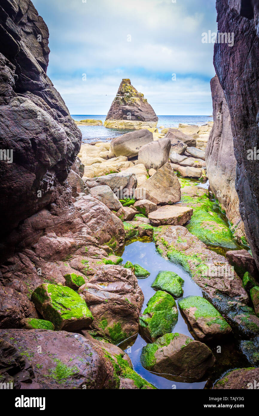 Rocks at Kervaig Bay in the Northern Highlands, Scotland Stock Photo ...