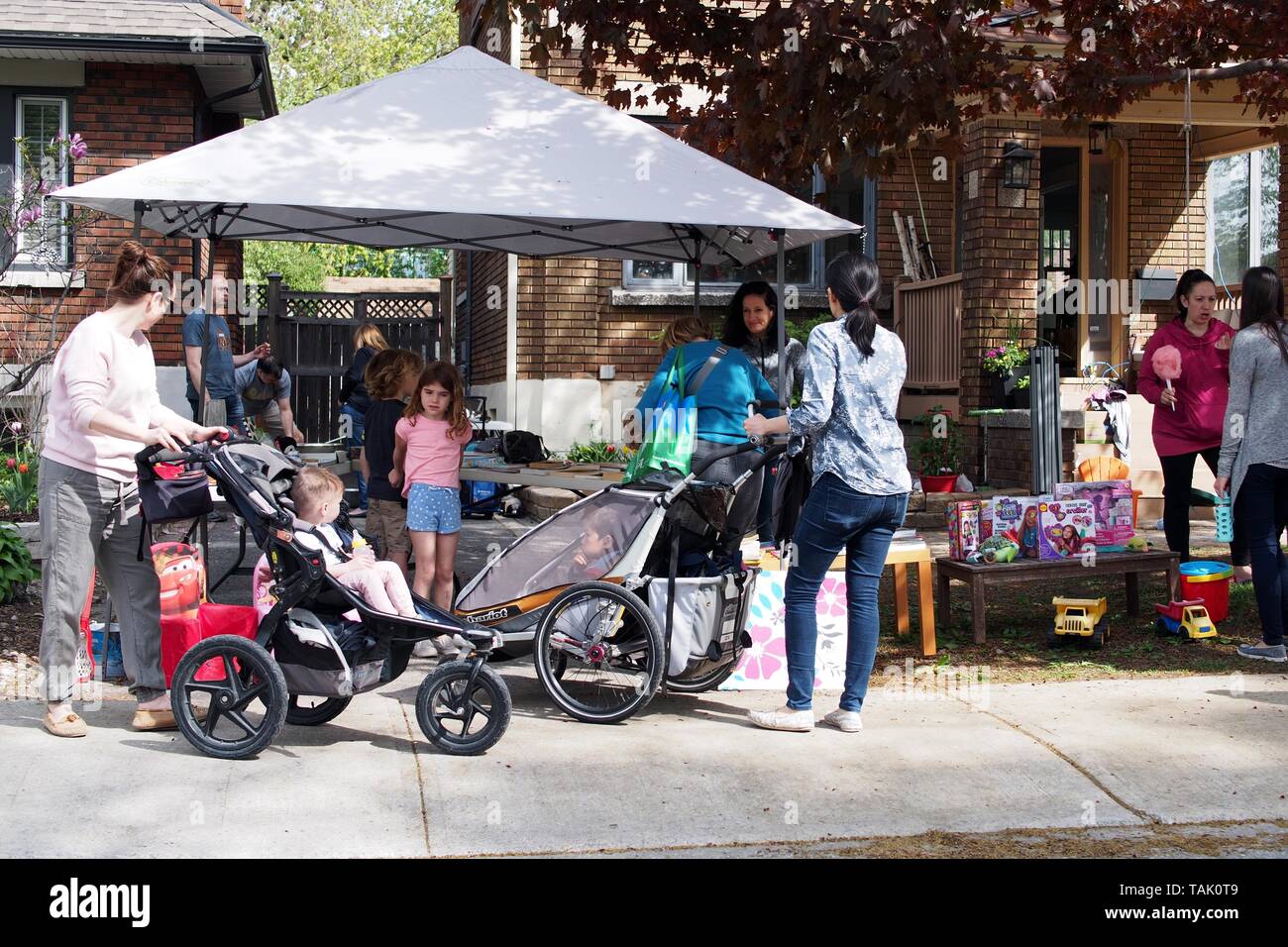 Great glebe garage sale hires stock photography and images Alamy