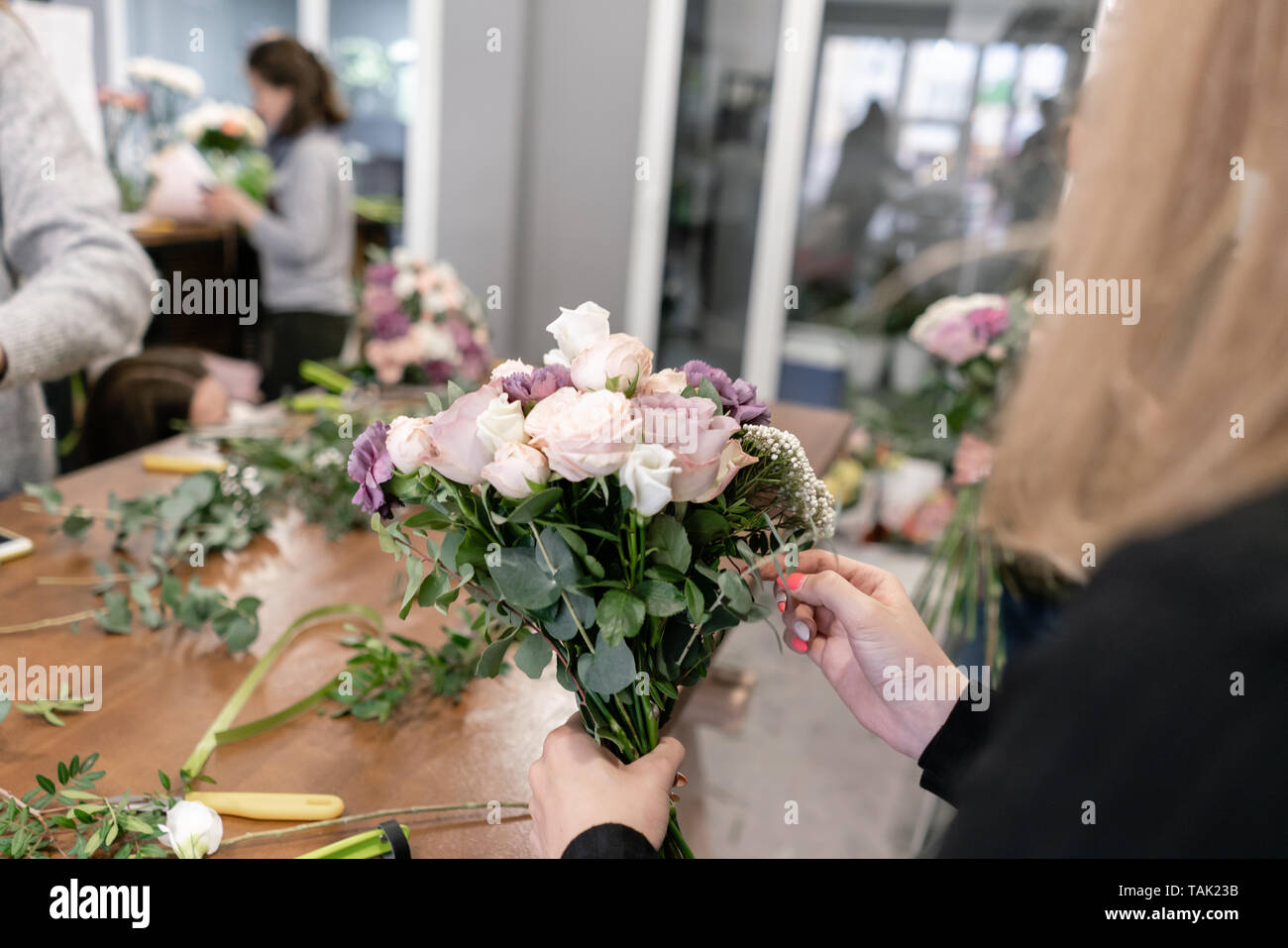 Master class on making bouquets. Spring bouquet. Learning flower