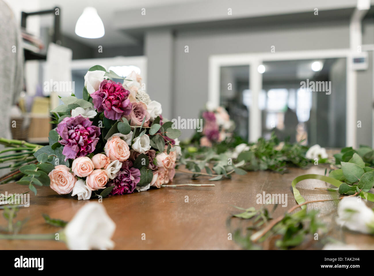 Master class on making bouquets. Spring bouquet. Learning flower arranging, making beautiful