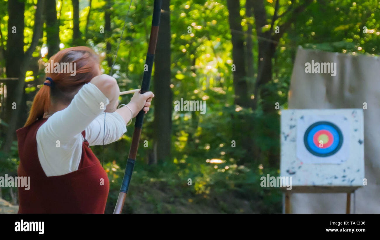 Archer woman hi-res stock photography and images - Alamy
