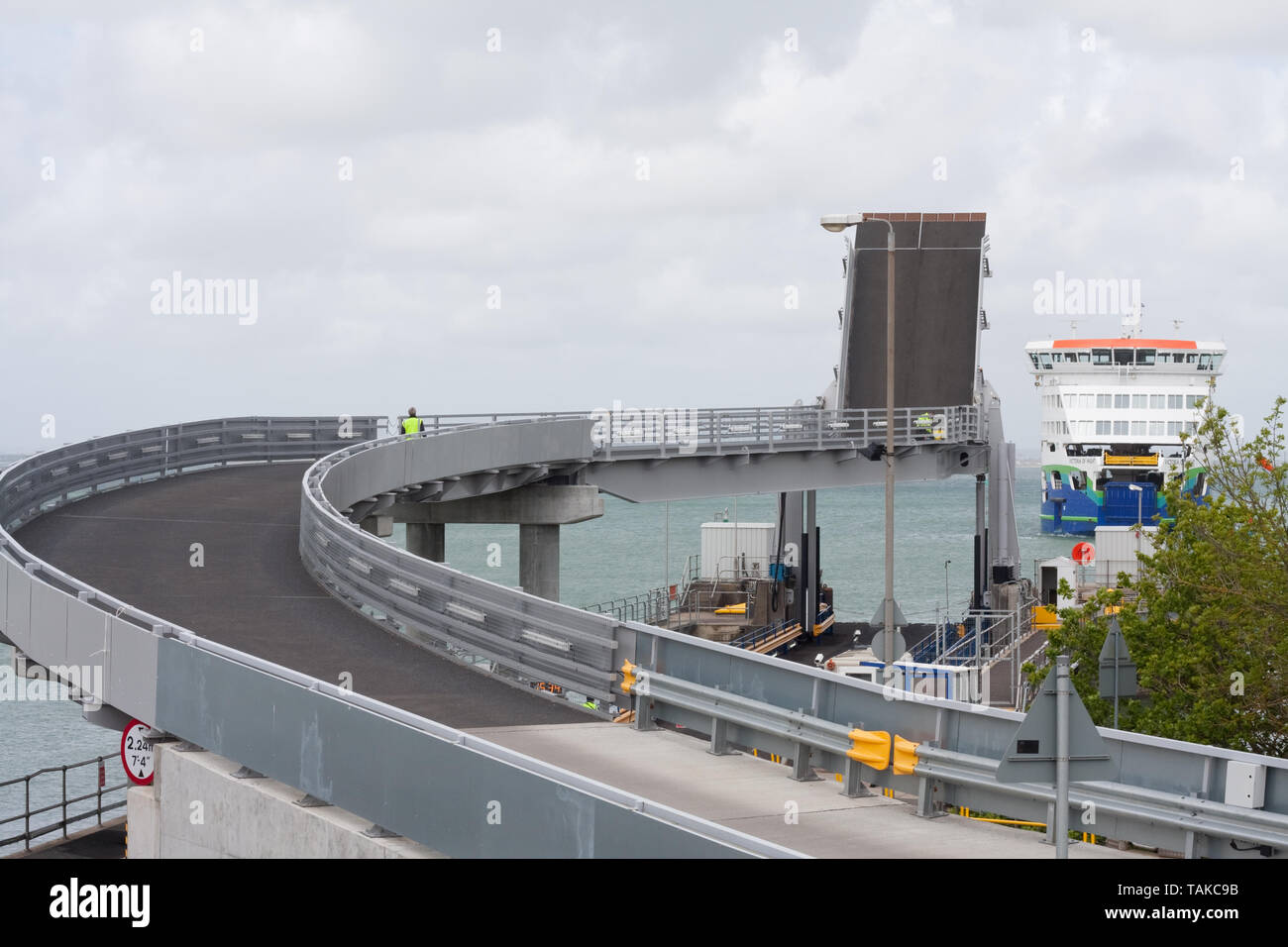 The Victoria of Wight passenger ferry approaches the ramp at Fishbourne ...