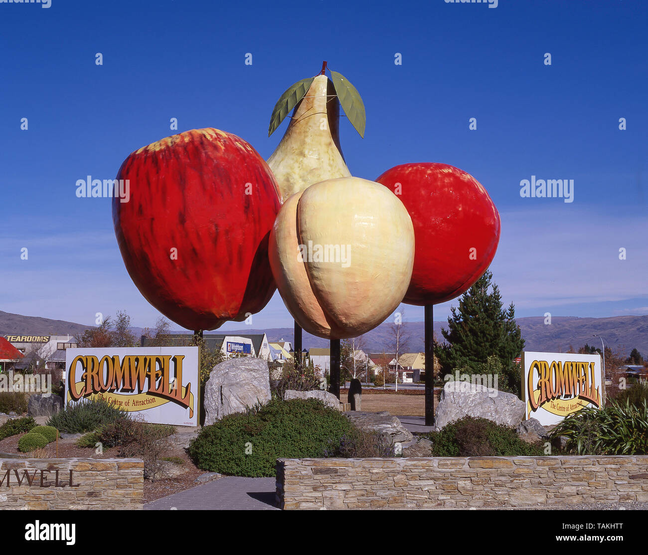 Giant fruit sculpture and welcome sign, Cromwell, Otago Region, South Island, New Zealand Stock Photo