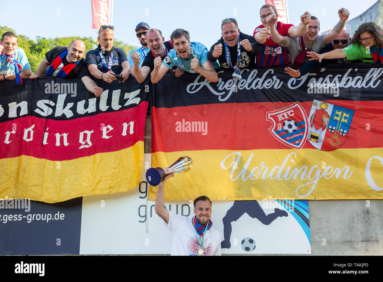 sports, football, Lower Rhine Cup, 2018/2019, final, Wuppertaler SV vs. KFC Uerdingen 1-2, Stadium Am Zoo in Wuppertal, rejoicing at the cup victory, Uerdingen football fans and Kevin Grosskreutz (KFC) presenting the cup Stock Photo