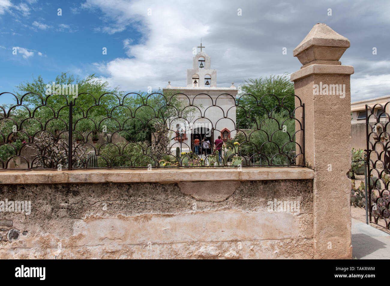 Mission San Xavier del Bac (White Dove of the Desert) in Tucson ...