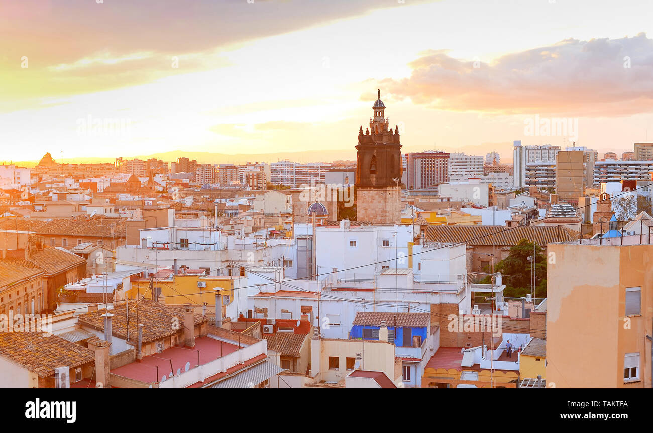 Downtown skyline architecture hi-res stock photography and images - Alamy