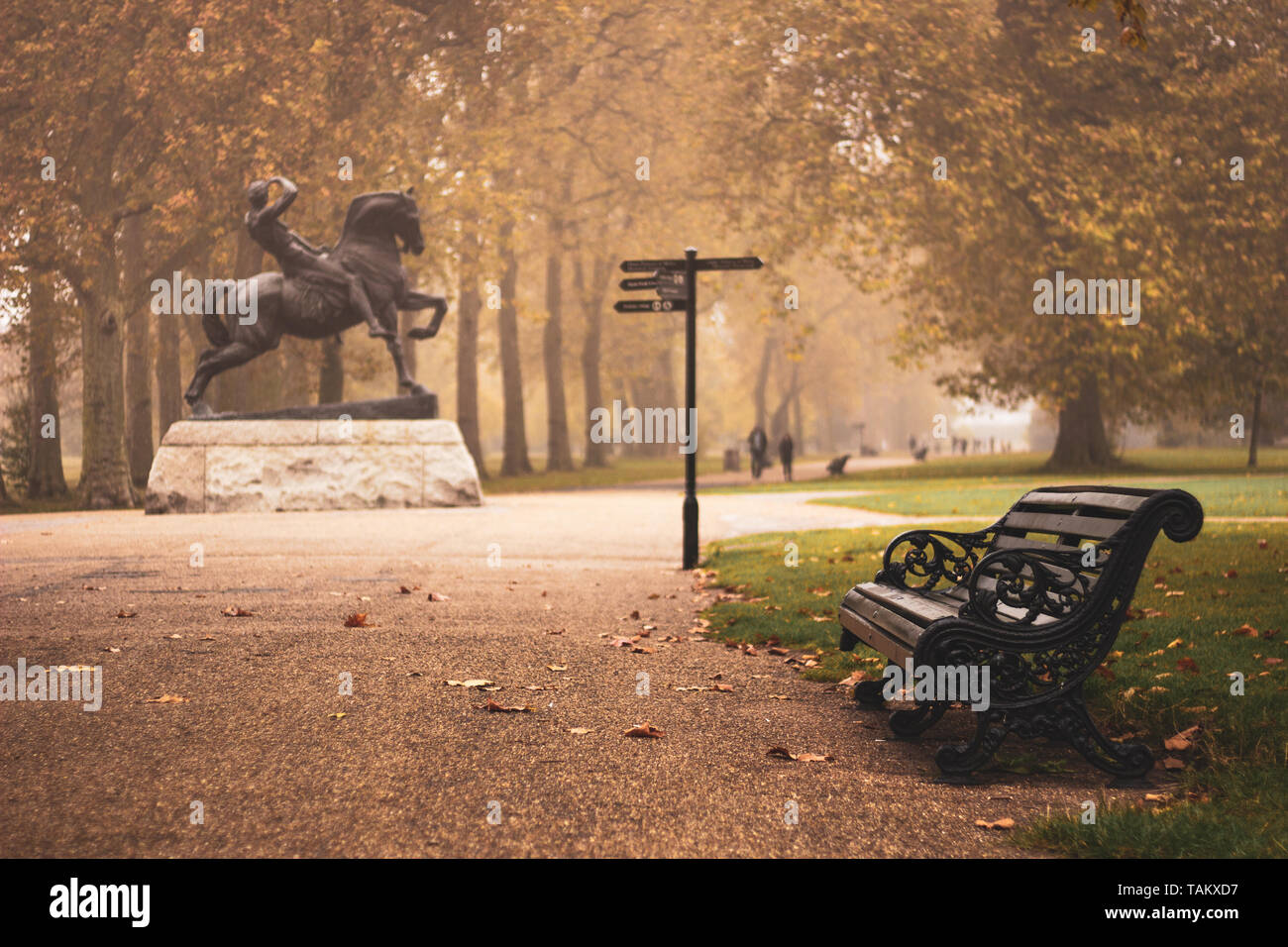 Autumn. Lonely bench next to Physical Energy Statue in Hydepark Stock Photo