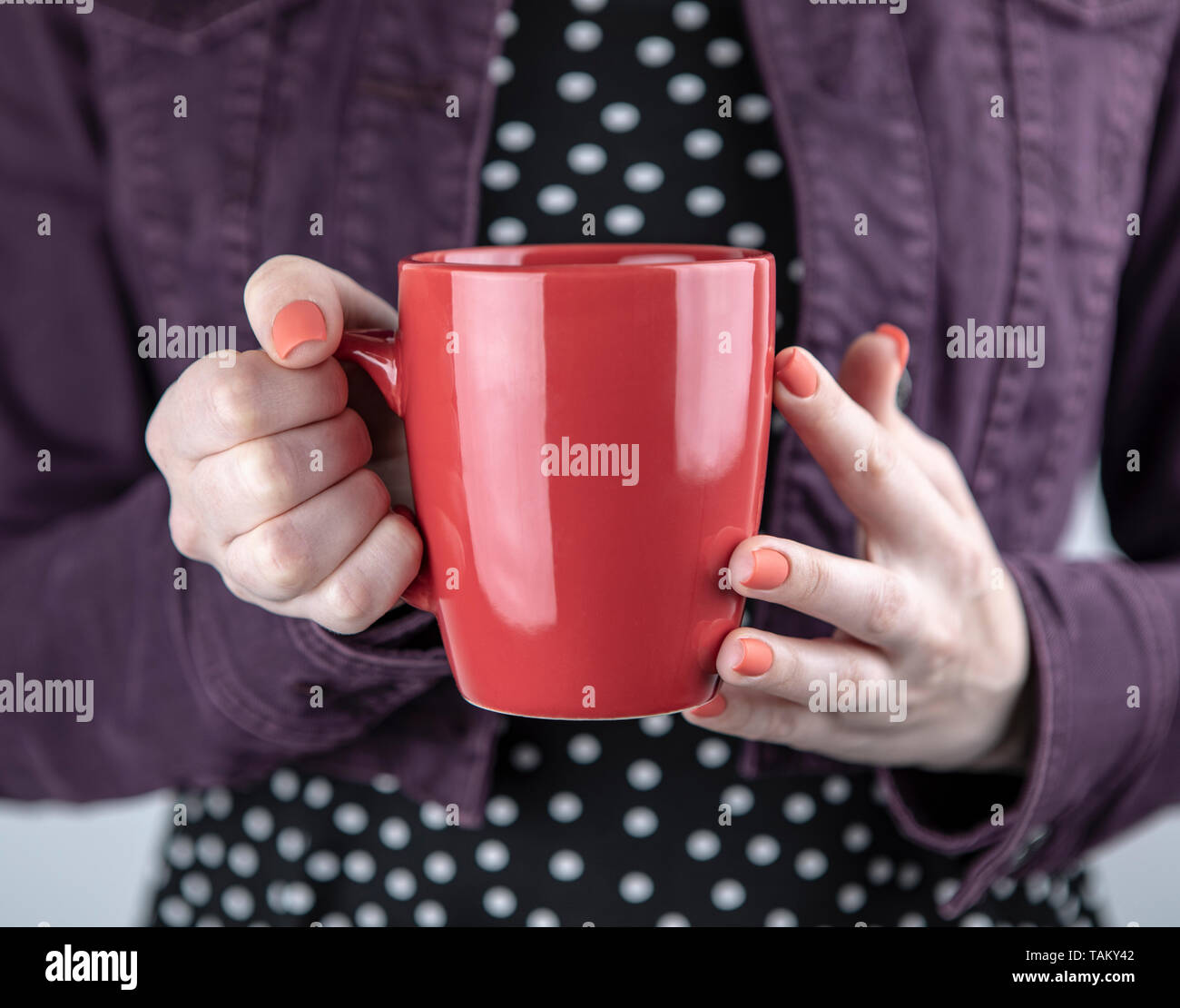 Holding red mug woman hi-res stock photography and images - Alamy