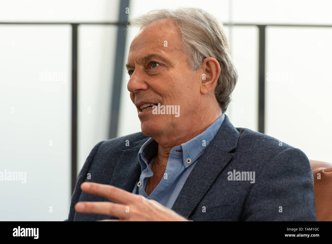 Tony Blair, fotografiert in seinem Londoner Büro / Tony Blair, photographié dans son bureau. / Tony Blair, photographed in his London office. Stock Photo
