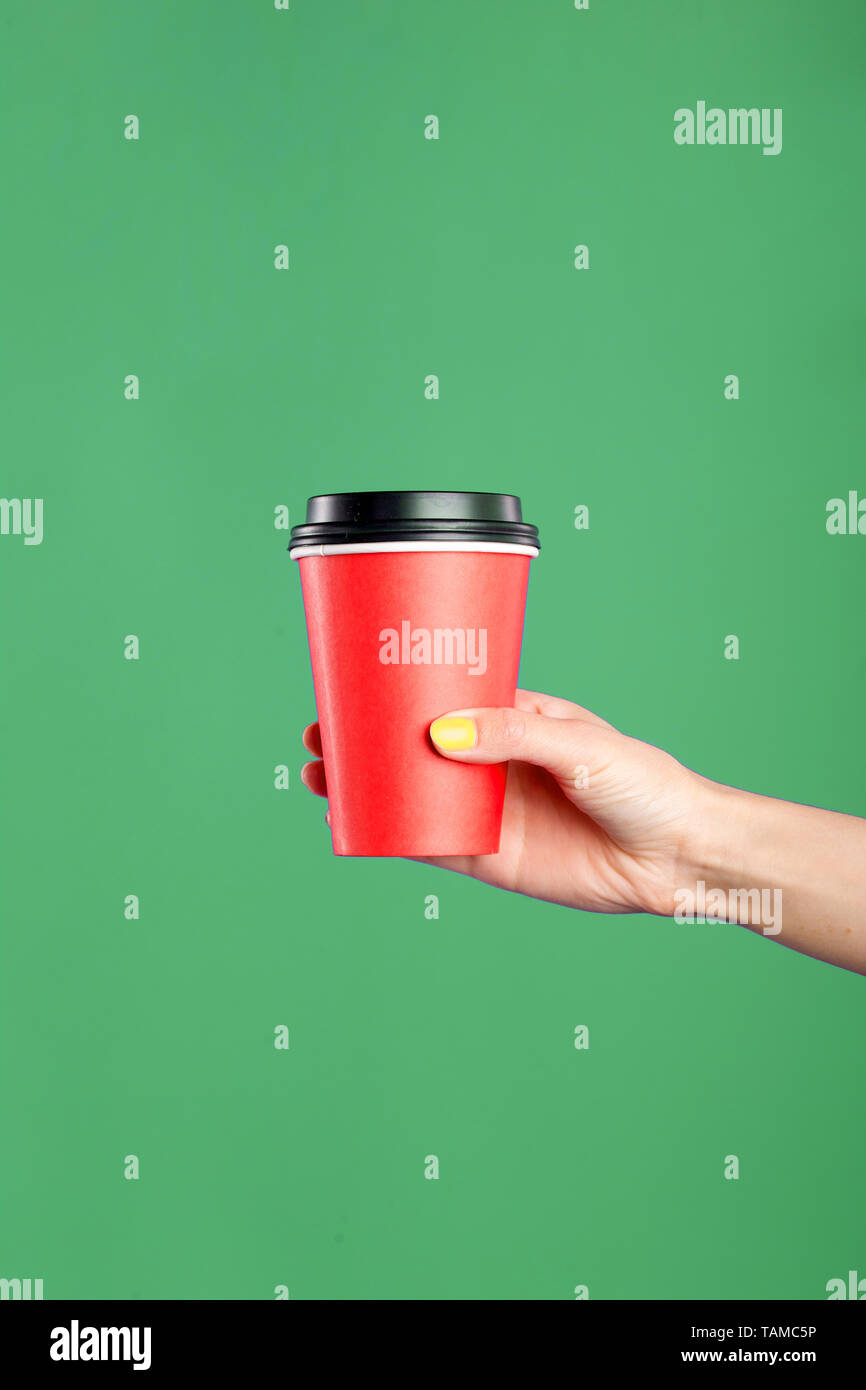 green paper cup with red plastic lid for takeaway drinks isolated on white  background. Container for coffee and tea Stock Photo - Alamy