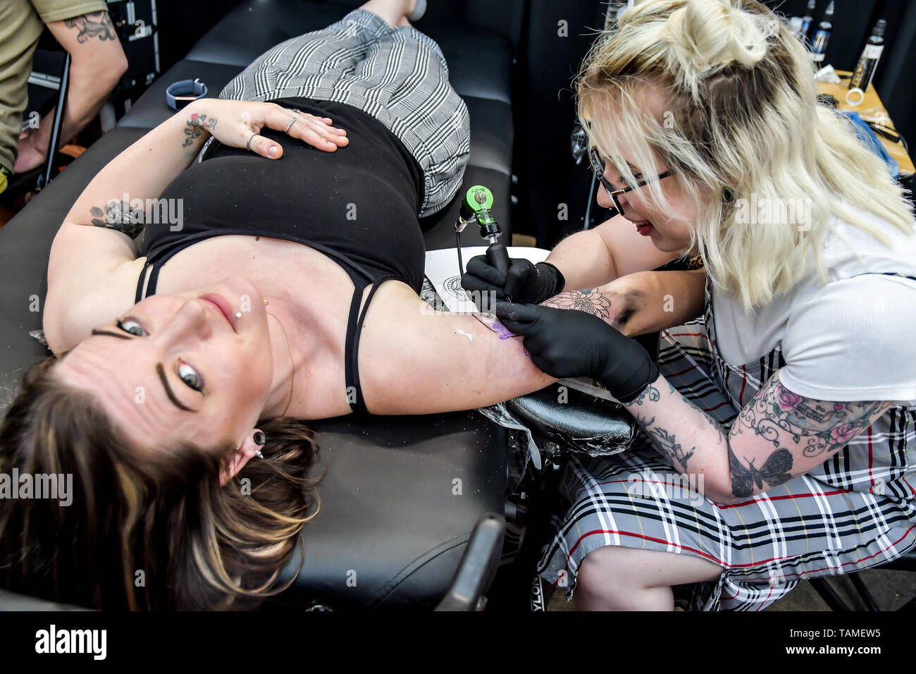 London, UK. 26th May, 2019. Skin Craft, Tattoo a client at The Great British Tattoo Show, on 26 May 2019, London, UK. Credit: Picture Capital/Alamy Live News Stock Photo